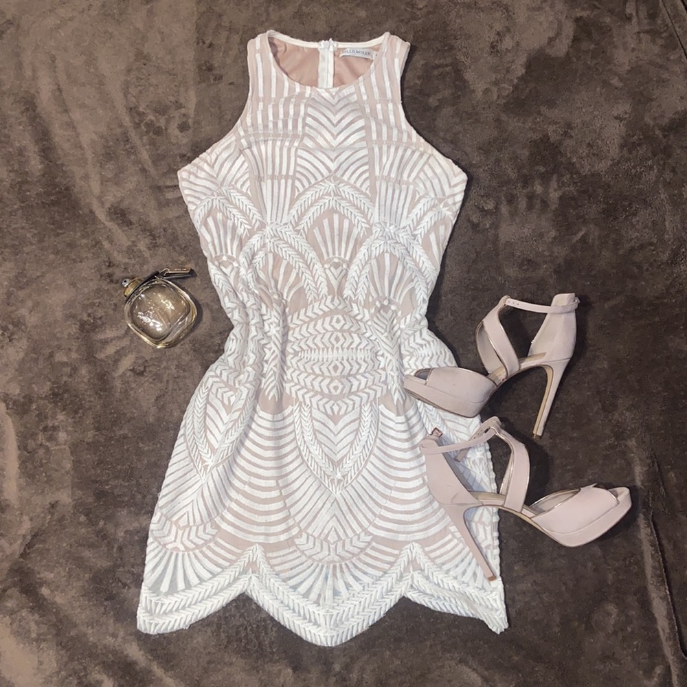 Tan and White Lace Dress 🦙